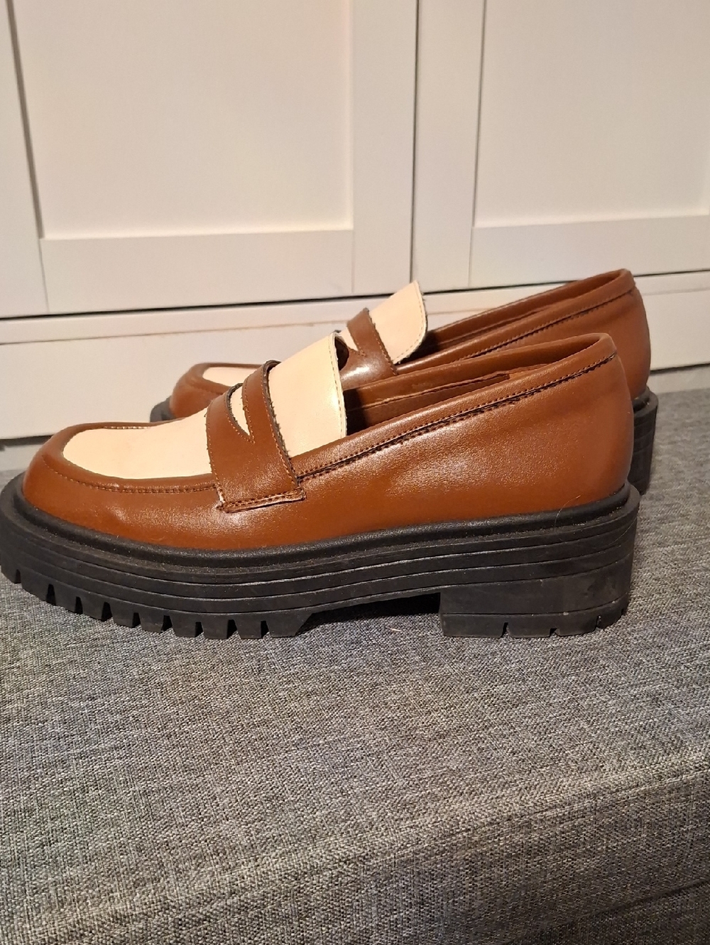 Svegan Two-Tone Penny Loafers in Brown and Cream